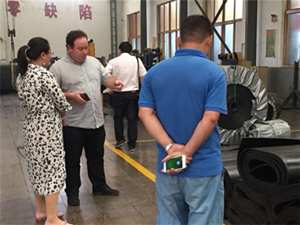 加拿大客戶來(lái)廠參觀平皮帶并洽談合作事宜